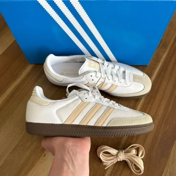 NEW Adidas Samba OG Women’s Sneakers in White - Picture 2 of 10